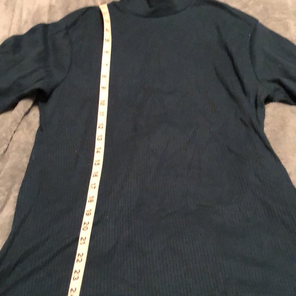 Evergreen/forest green mock-neck knit shirt hardly worn - Picture 5 of 8